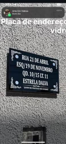 Placas de endereços personalizados em vidros pintados