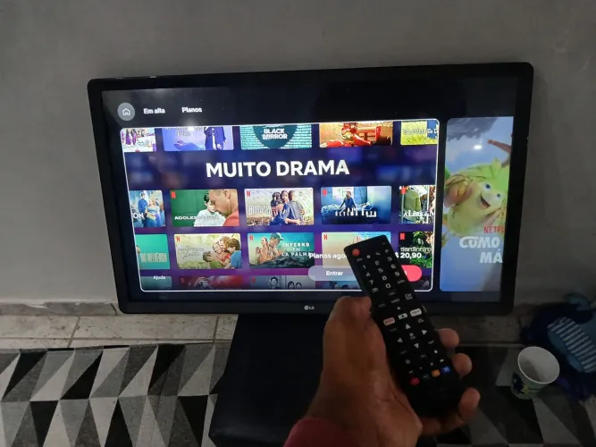 Tv 32 smart LG seminova(Dispenso curiosos/não abaixo o valor)