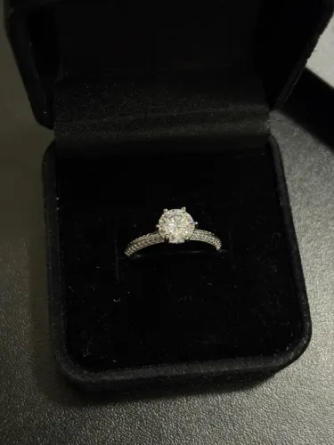Anel Moissanite