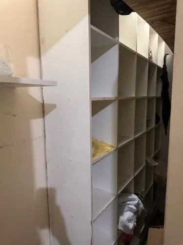 Nicho para estoque de roupa ou outras opções  com 30 compartimentos 