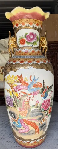 Vaso decorativo de porcelana chinesa com alças douradas