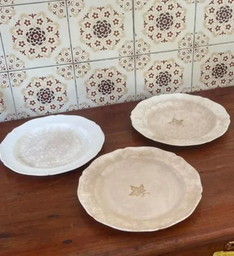 conjunto de 3 pratos anos 30 canadá em porcelana detalhes banhado a ouro antigo antiquario