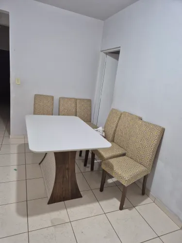 Mesa com 6 cadeiras