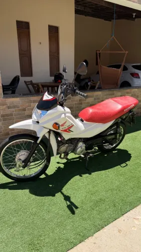 Moto pop 110 com 6.200 rodado, quitada, emplacada desse ano, no ponto de transferir, único