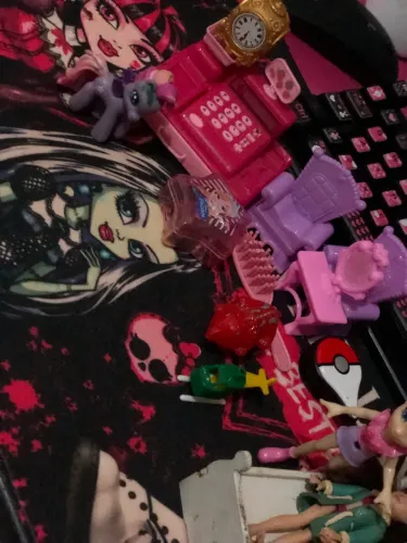 lotinho de brinquedos, polly, baby alive, móveis de casinha e outros?