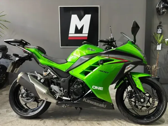 KAWASAKI NINJA 300 ABS 2024 3.000km - Único dono - KM original - Sem detalhes