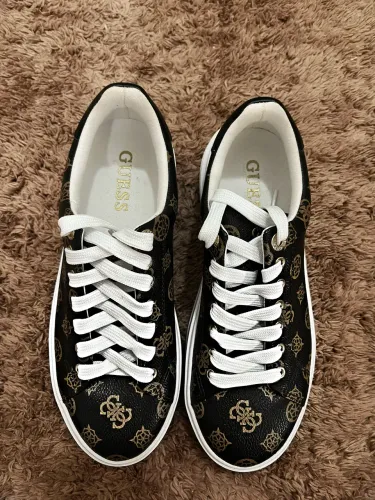 Tênis Guess original feminino preto e dourado ? novo, comprado nos EUA