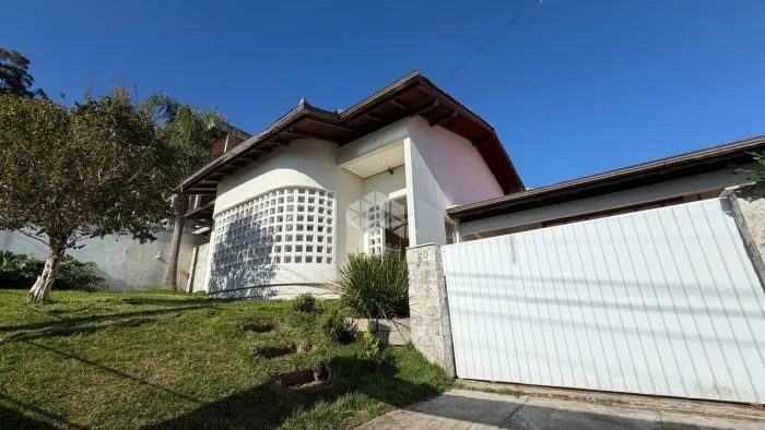 Casa 03 quartos, com suíte, piscina, à venda Centro de Florianópolis SC