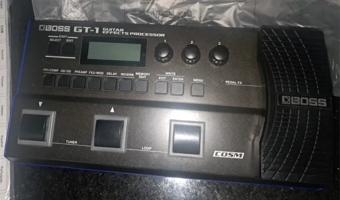 Pedaleira Boss GT-1