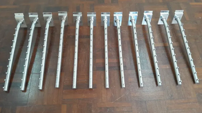 Cabideiros cromados para painel canaletado. Valor 15,00 cada.