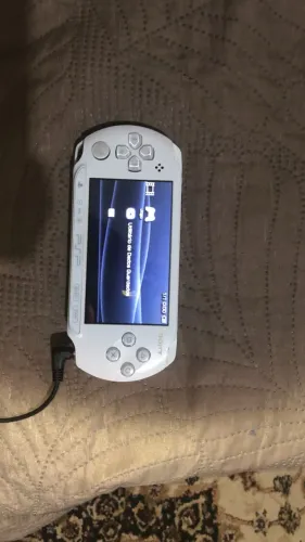 Psp 2000 branco + carregador