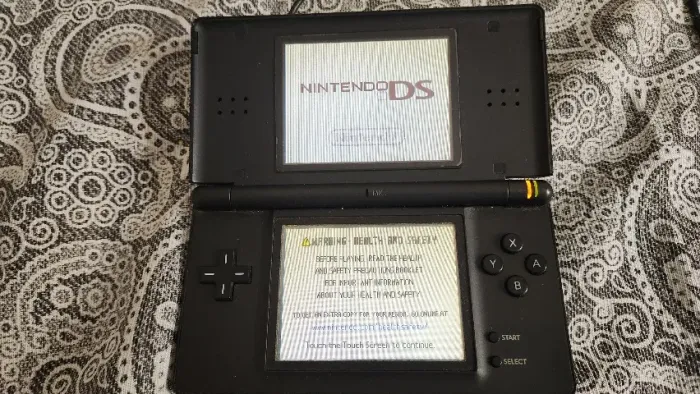 Portátil Nintendo DS Lite Preto + Cartucho R4 Com Jogos Clássicos (Pronto para Jogar!)