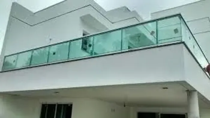 Guarda Corpo de vidro e alumínio varandas sacadas escadas