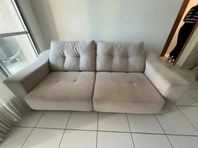 Sofá 3 lugares c/ encosto retrateis e assentos recicláveis. Raiuga