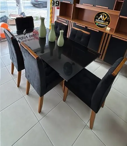 Mesa com 6 cadeiras