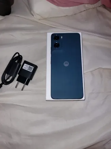 Motorola a06, com 15 dias de uso , acompanha carregador e caixa