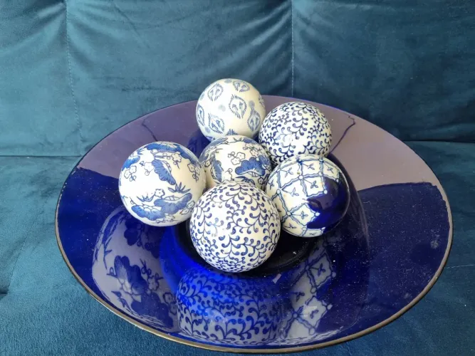 Bolas decorativos em porcelana