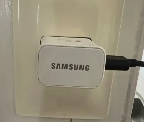 Fone de ouvido SAMSUNG GALAX BUDS PRO com carregador.