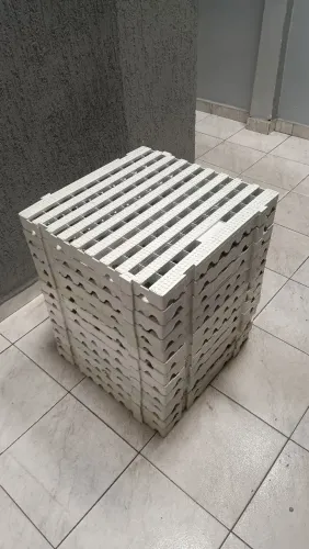 PALLET ESTRADO PLÁSTICO 50X50X05 ( LOTE COM 15 UNIDADES)