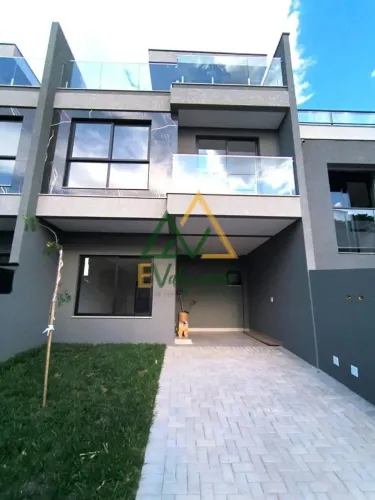 Sobrado à venda no bairro Tingui em Curitiba/PR