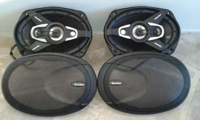 Vendo par de auto falantes 6x9
