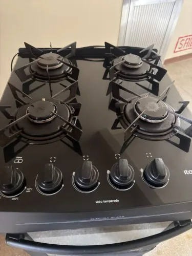 Vendo fogão Itatiaia 4 bocas mesa de vidro preto 