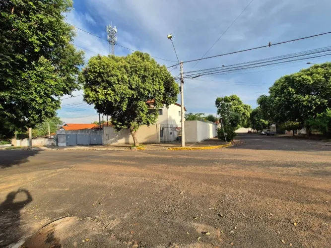 Casa Araçatuba R Tiradentes esquina 3 quadras santa casa