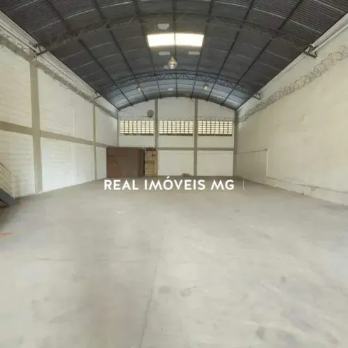 Galpão para alugar de 360m² no bairro Campina Verde - Contagem.