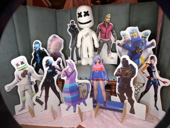Kit Festa Fortnite 11 Displays Mesa MDF + Marshmello 36cm