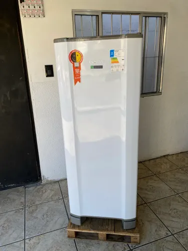 Geladeira Pequena Novíssima - ENTREGO