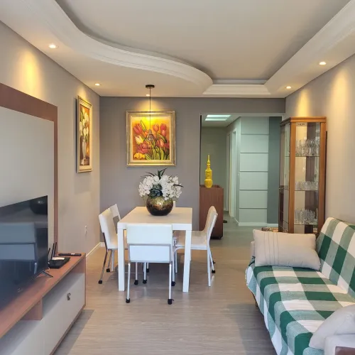 Apartamento com SACADA COM CHURRASQUEIRA , VISTA MAR.
