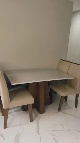 Mesa laqueada