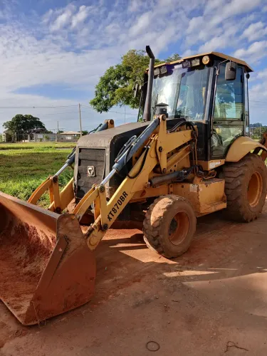 Vende-se retroescavadeira XCMG XT870 tratar *