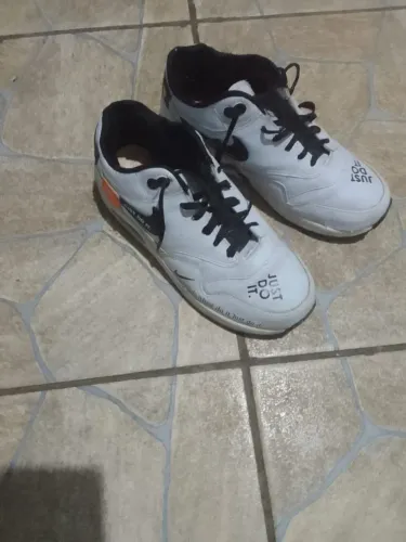 Tenis