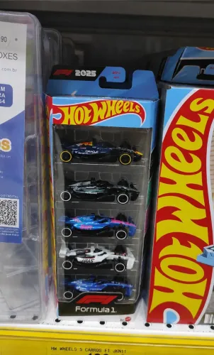 Kit Hot Wheels® com 5 veículos F1 2025
