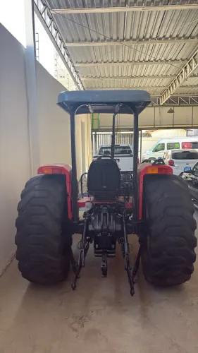 TRATOR ADVANCE 2011 - 4x4 MASSEY FERGUSON