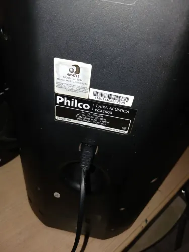 Vende se uma caixa de som philco no valor de 550 reais com problema na bateria so