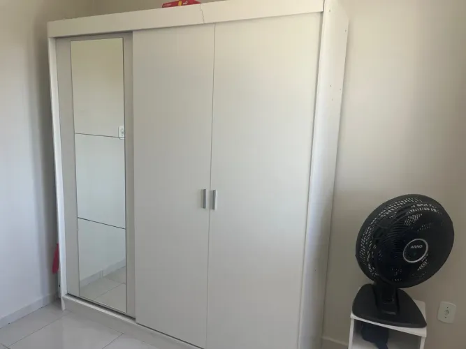 Guarda-roupa casal + Mesa de Cabeceira