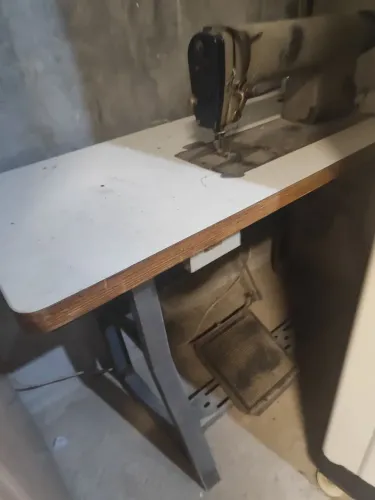 Máquina industrial costura reta