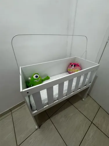 Vendo mini berço + colchão + capa impermeável  + 3 lençóis ( NUNCA USADO) 