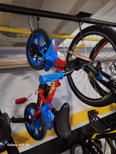 Bicicleta infantil homem aranha