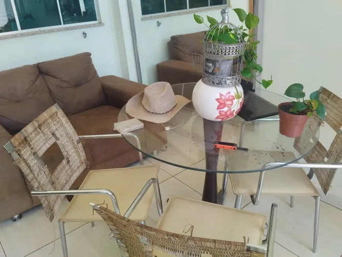 Jogo mesa de vidro com 3 cadeiras 