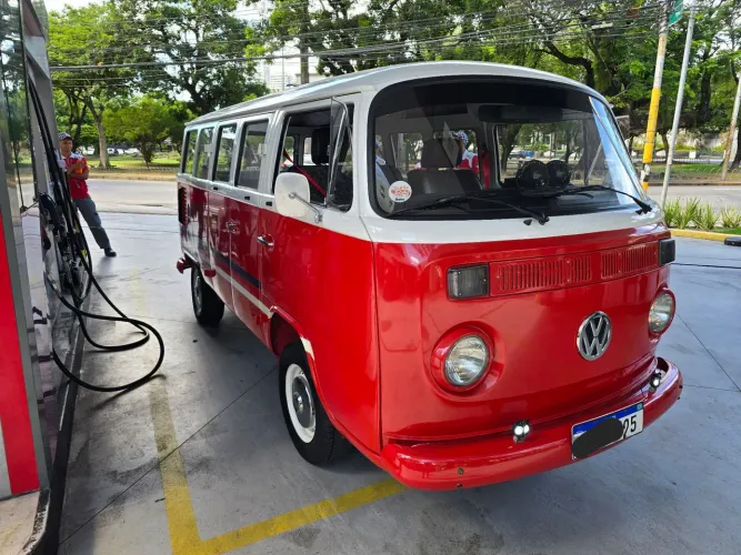 Volkswagen Kombi Standard/ Luxo/ Serie Prata 1990