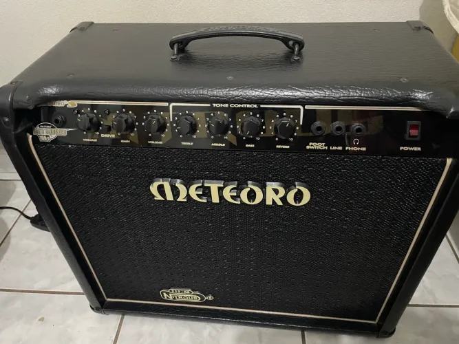 Amplificador Meteoro nitrous 210gs