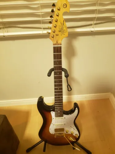 Guitarra Tagima T-735