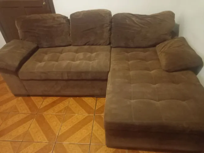 Sofá marrom em sued frete grátis