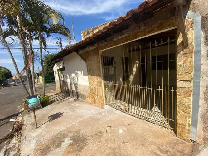Casa com 2 Quarto(s) e 2 banheiro(s) para Alugar, 77 m² por R$ 1328 / Mês