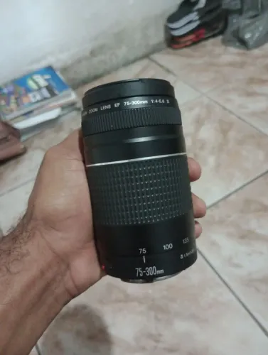 Lente 75 a 300 mm da câmera Canon