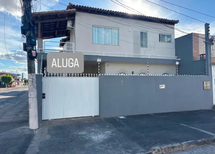 ALUGA CASA USO RESIDENCIAL OU COMERCIAL COM 3/4 E SUITE NO BAIRRO PONTO CENTRAL