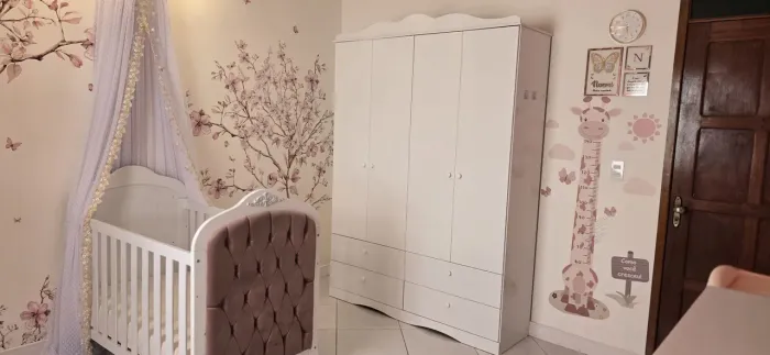 Quarto infantil completo (berço c/ colchão Ortobom, guarda-roupa e cômoda)